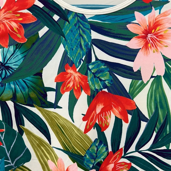 Lands' End Crew Swim Tee Shirt White
Cascading Sz XS 2-4 - Picture 2 of 5